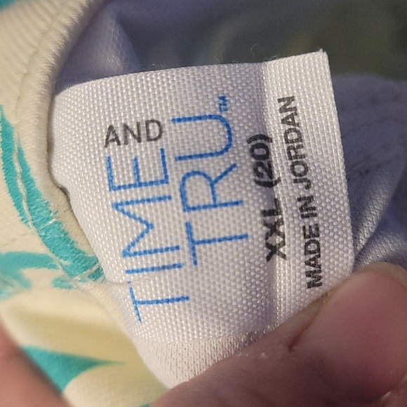 Time and Tru Green Breeze Stretch Fitted Capri Jegging - Picture 8 of 8